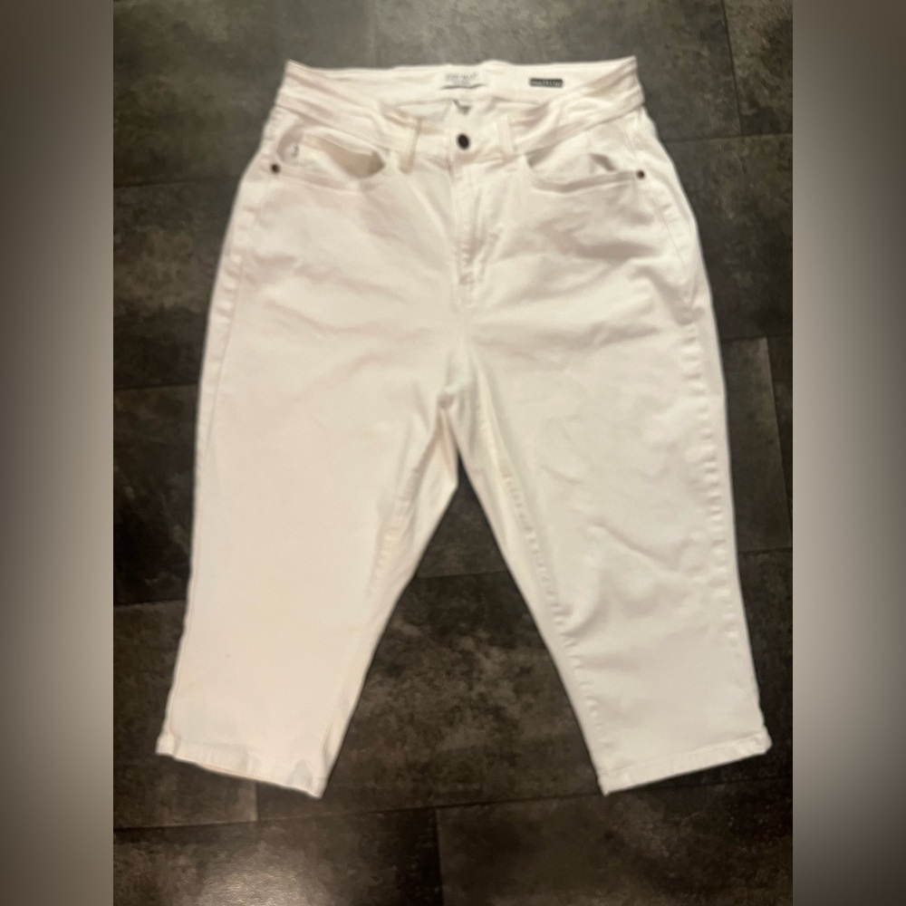 JBH* White Judy Blue Los Angeles Skinny Fit Capris - Picture 5 of 9